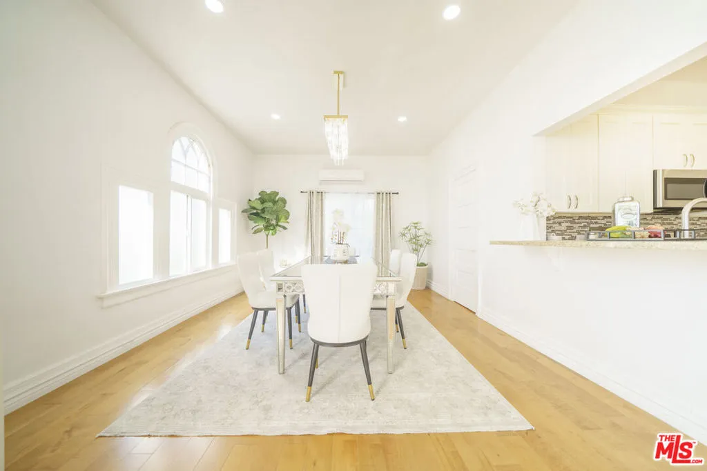 Dining Area 2-2