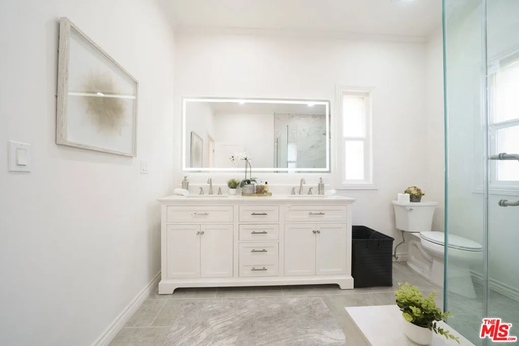 2nd Fl Bathroom 2-2