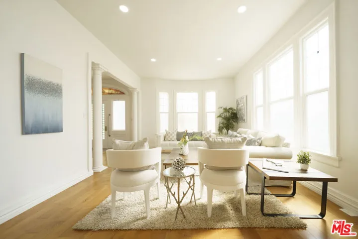 Living Room 3-3