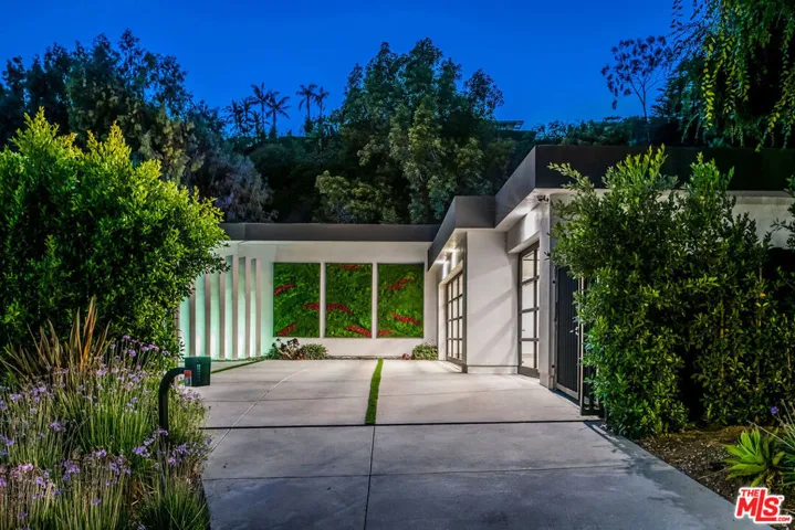 1049 Loma Vista Drive, Beverly Hills, California 90210