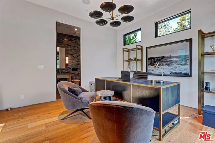 1049 Loma Vista Drive, Beverly Hills, California 90210