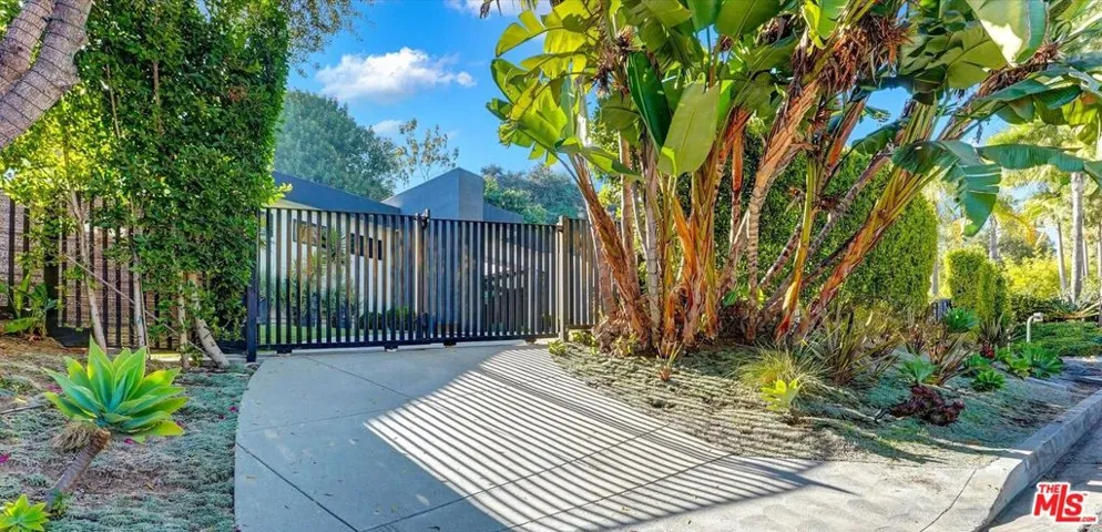 1049 Loma Vista Drive, Beverly Hills, California 90210