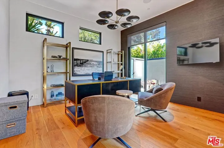 1049 Loma Vista Drive, Beverly Hills, California 90210