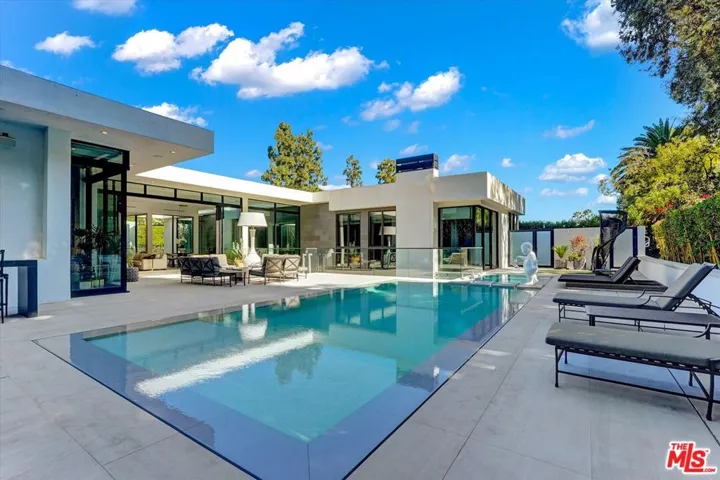 1049 Loma Vista Drive, Beverly Hills, California 90210