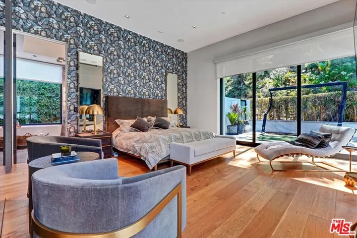 1049 Loma Vista Drive, Beverly Hills, California 90210