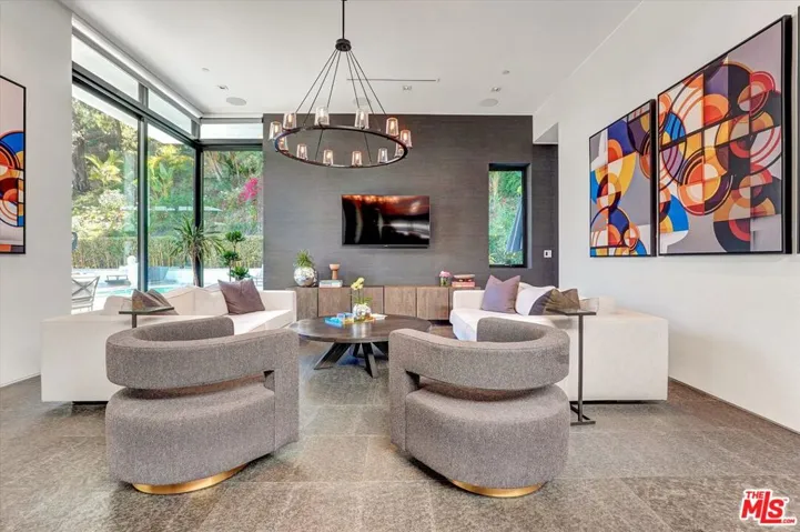 1049 Loma Vista Drive, Beverly Hills, California 90210