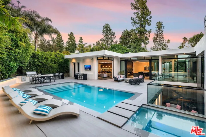 1049 Loma Vista Drive, Beverly Hills, California 90210