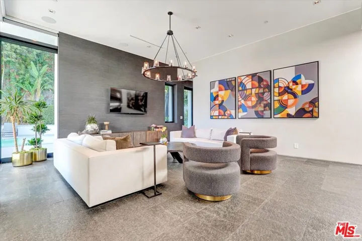 1049 Loma Vista Drive, Beverly Hills, California 90210
