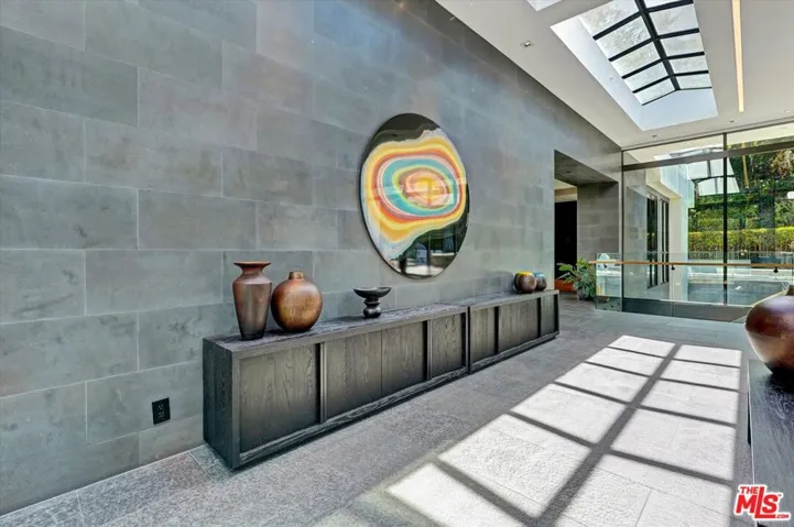 1049 Loma Vista Drive, Beverly Hills, California 90210