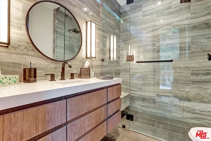 1049 Loma Vista Drive, Beverly Hills, California 90210