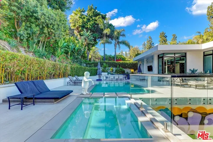 1049 Loma Vista Drive, Beverly Hills, California 90210
