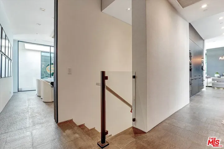 1049 Loma Vista Drive, Beverly Hills, California 90210