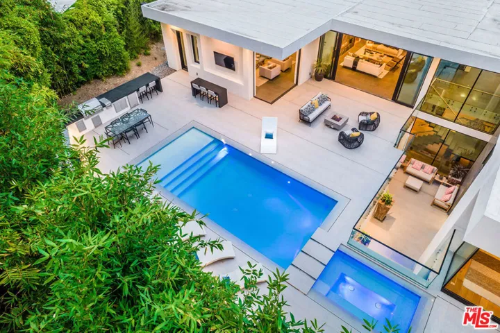 1049 Loma Vista Drive, Beverly Hills, California 90210