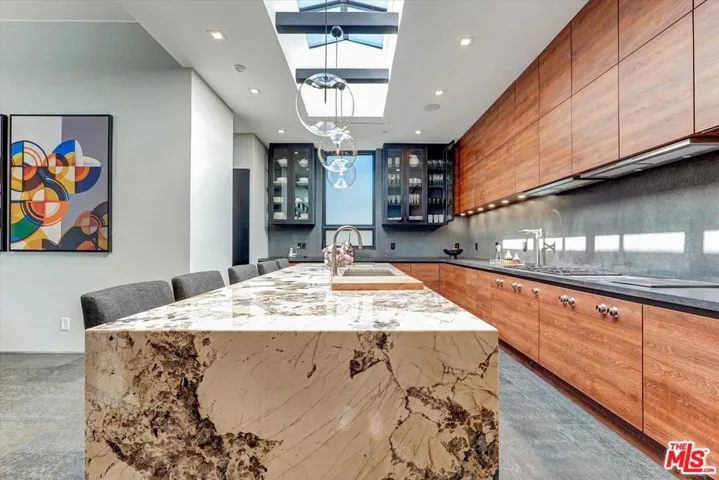 1049 Loma Vista Drive, Beverly Hills, California 90210