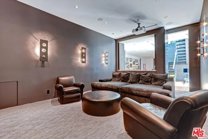 1049 Loma Vista Drive, Beverly Hills, California 90210