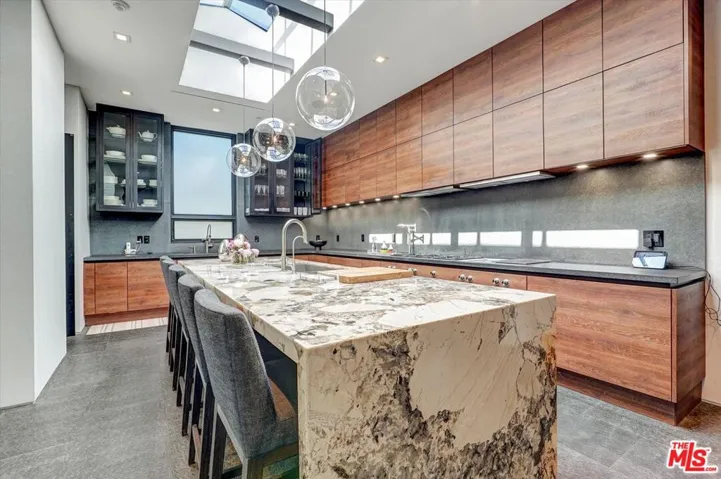 1049 Loma Vista Drive, Beverly Hills, California 90210
