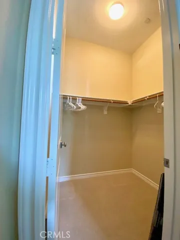tall walk in closets in every upstairs bedrooms