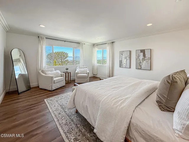 jPrimary Bedroom Suite4