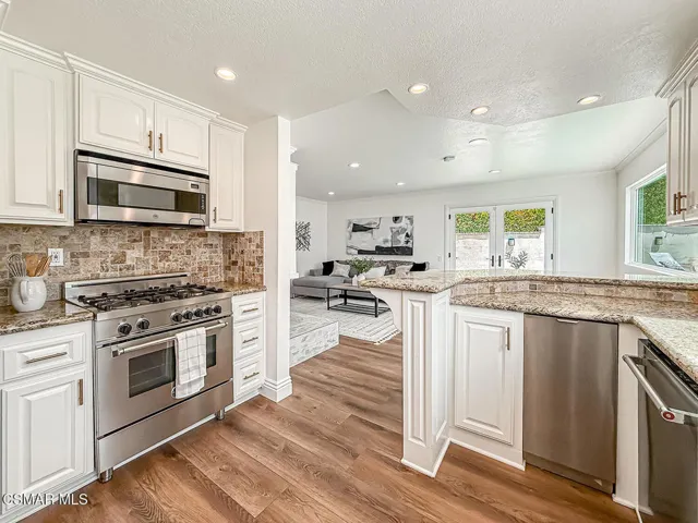 cFamily and Kitchen8