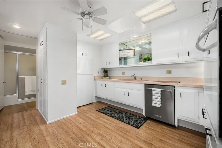 1562 Golden Rain Road Ne 44g, Seal Beach, California 90740