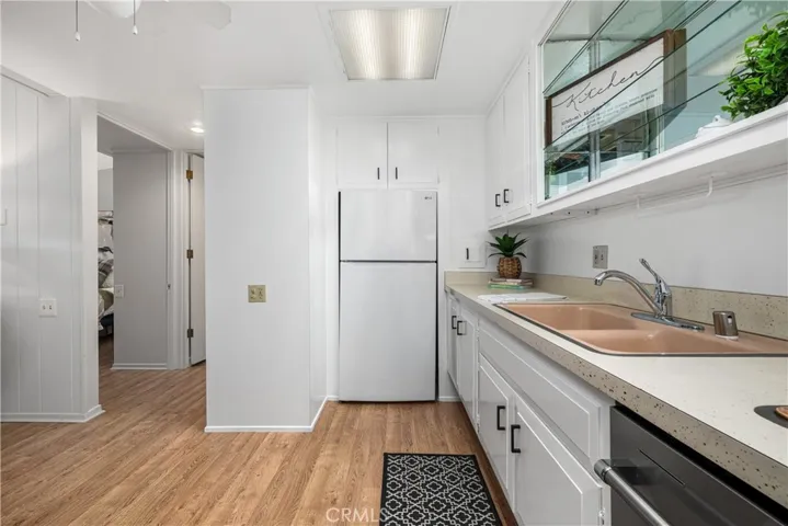 1562 Golden Rain Road Ne 44g, Seal Beach, California 90740
