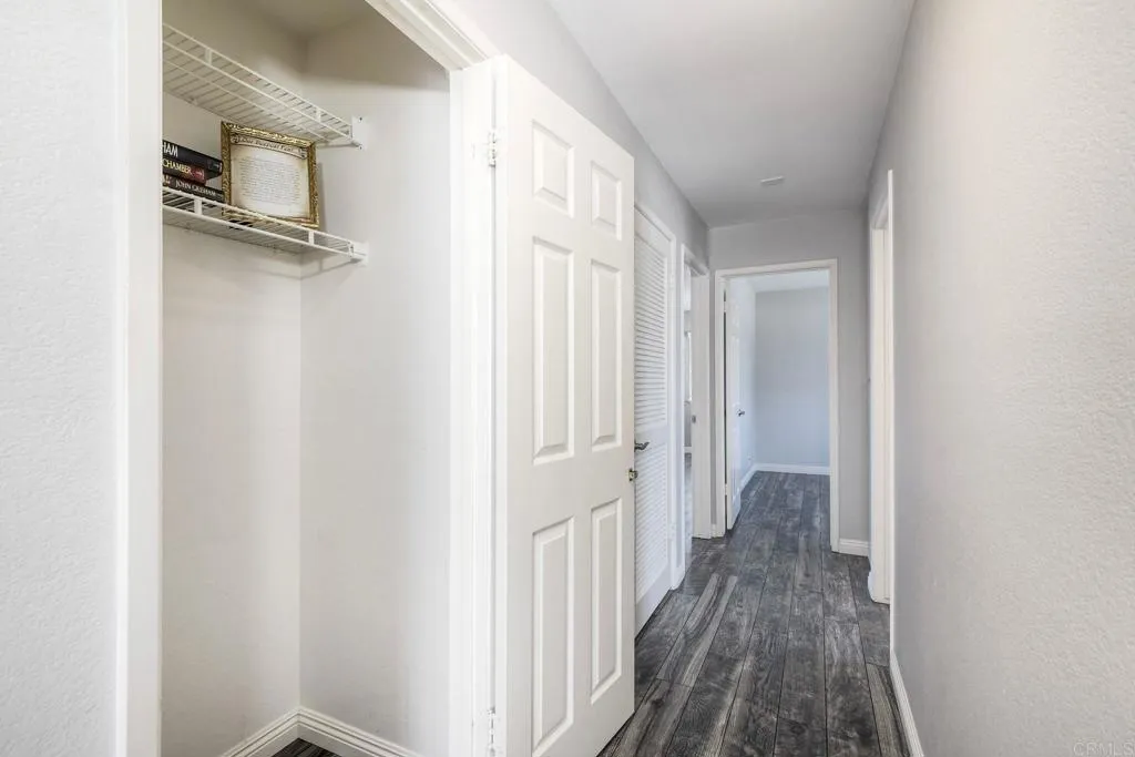 Spacious hallway storage​​‌​​​​‌​​‌‌​​‌​​​‌‌​​​‌​​‌‌​​‌‌​​‌‌​​​​ closet~