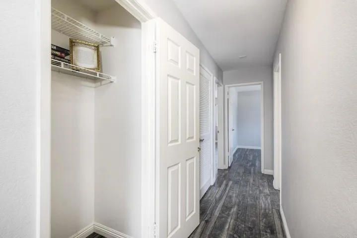 Spacious hallway storage​​‌​​​​‌​​‌‌​​‌​​​‌‌​​​‌​​‌‌​​‌‌​​‌‌​​​​ closet~