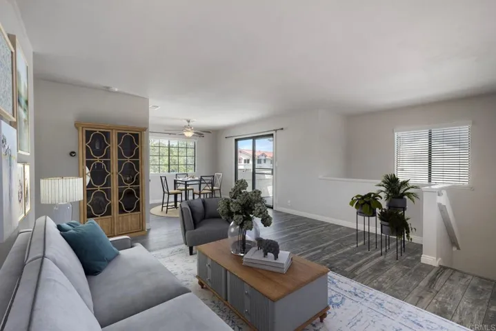 Vistually staged living & dining area~
