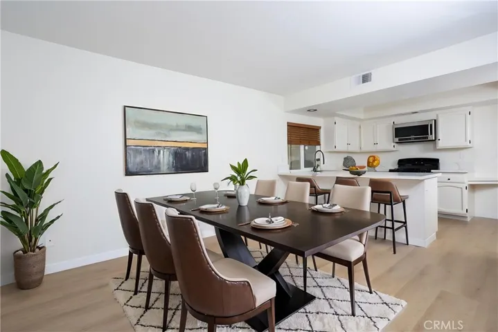 Virtual staging dining room
