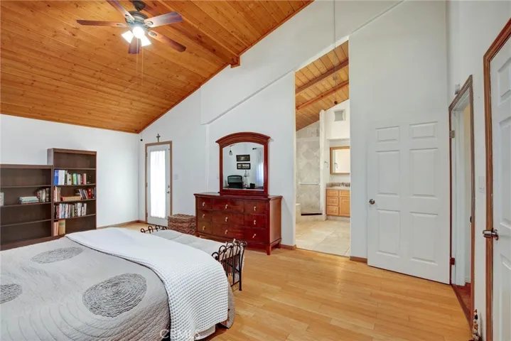 Top Floor Bedroom/Master ensuite