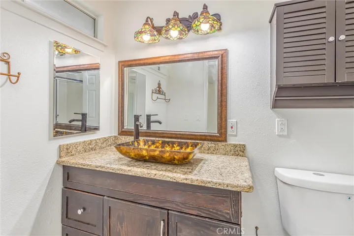 Primary suite with ensuite bath