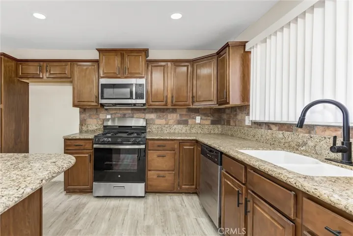 19891 Talihina Road, Apple Valley, California 92307