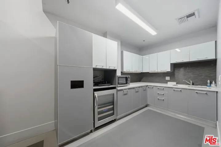 645 W 9th Street 406, Los Angeles, California 90015
