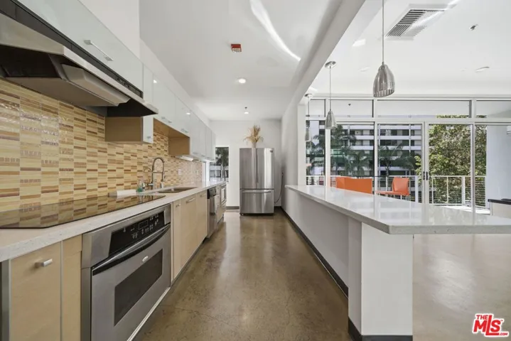 645 W 9th Street 406, Los Angeles, California 90015