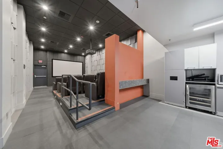 645 W 9th Street 406, Los Angeles, California 90015