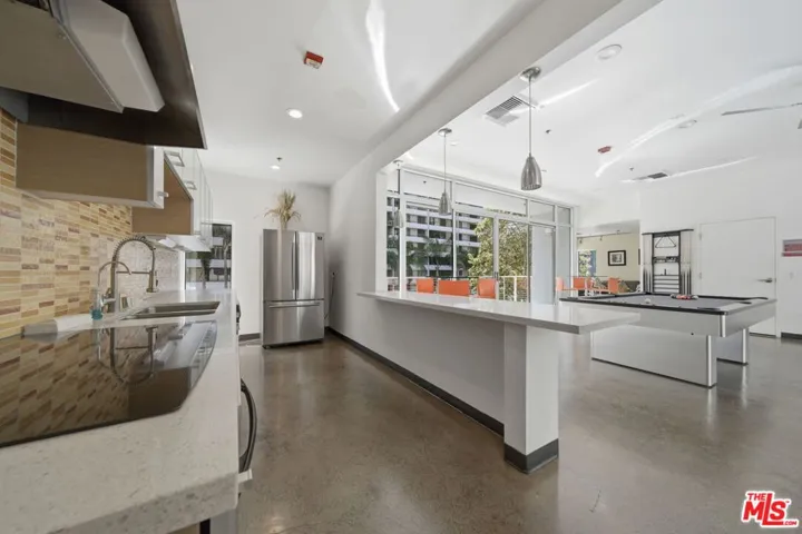 645 W 9th Street 406, Los Angeles, California 90015