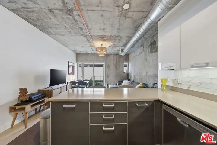 645 W 9th Street 406, Los Angeles, California 90015