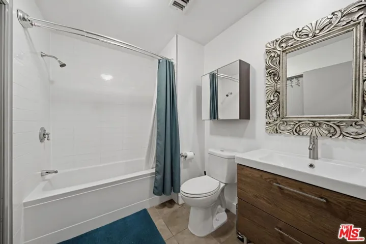 645 W 9th Street 406, Los Angeles, California 90015