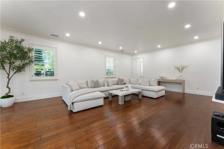 4358 Fairlawn Drive, La Canada Flintridge, California 91011