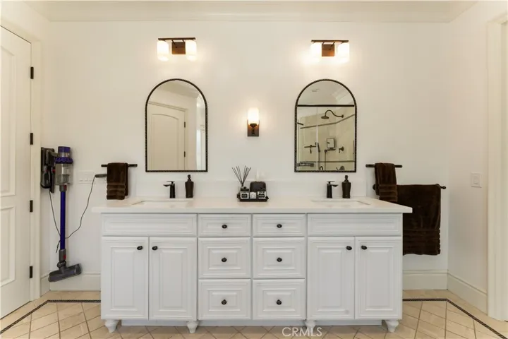 4358 Fairlawn Drive, La Canada Flintridge, California 91011