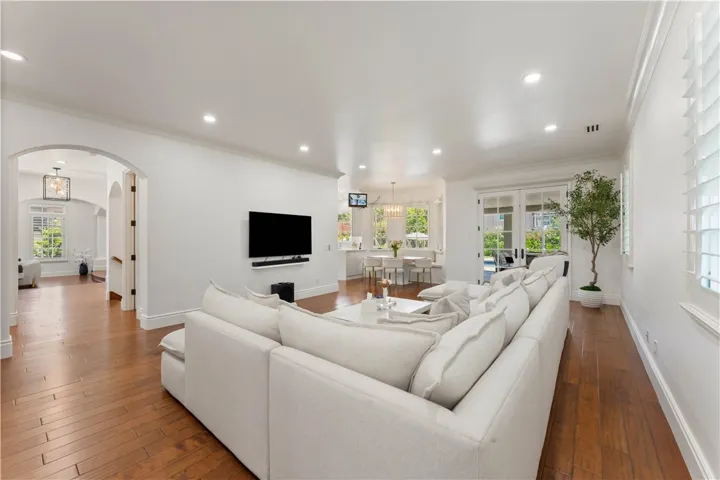 4358 Fairlawn Drive, La Canada Flintridge, California 91011