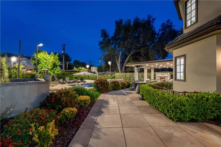 4358 Fairlawn Drive, La Canada Flintridge, California 91011