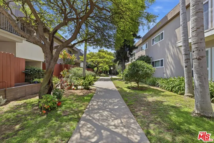 11120 Queensland Street D40, Los Angeles, California 90034
