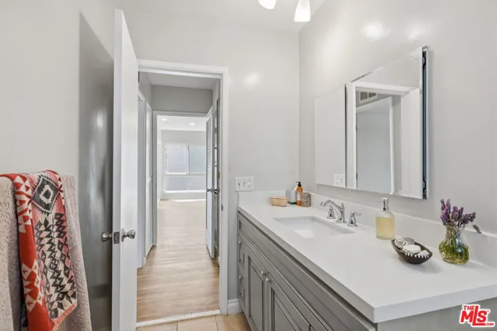 11120 Queensland Street D40, Los Angeles, California 90034