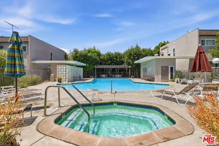11120 Queensland Street D40, Los Angeles, California 90034