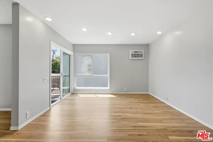 11120 Queensland Street D40, Los Angeles, California 90034