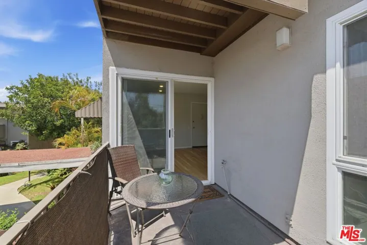 11120 Queensland Street D40, Los Angeles, California 90034