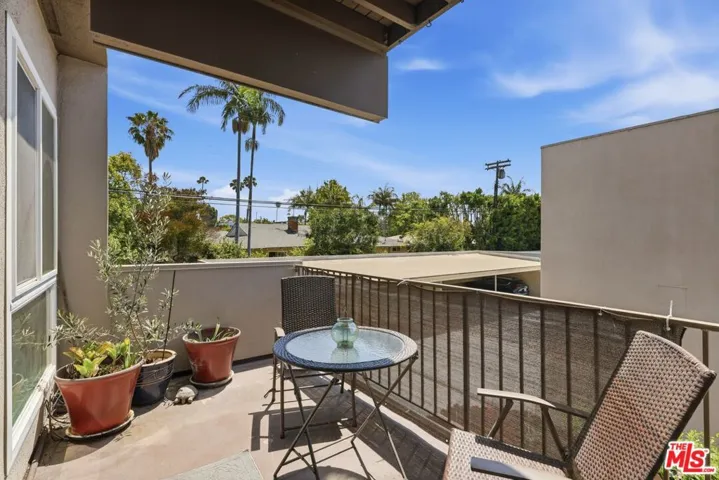 11120 Queensland Street D40, Los Angeles, California 90034