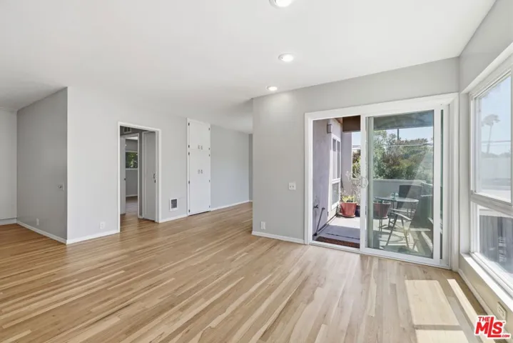 11120 Queensland Street D40, Los Angeles, California 90034