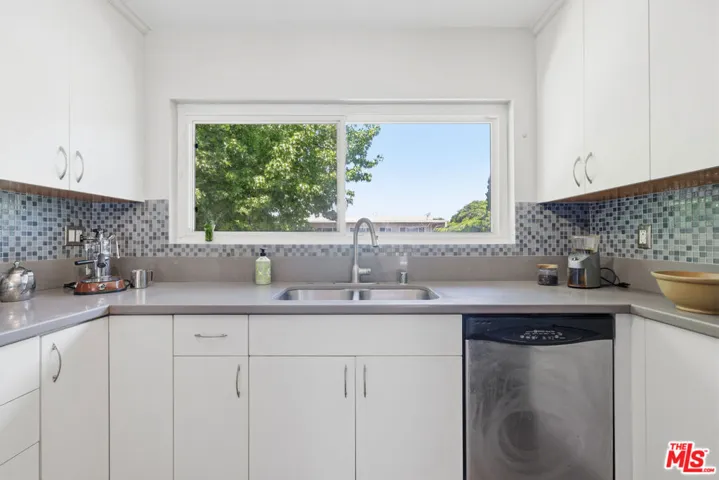 11120 Queensland Street D40, Los Angeles, California 90034